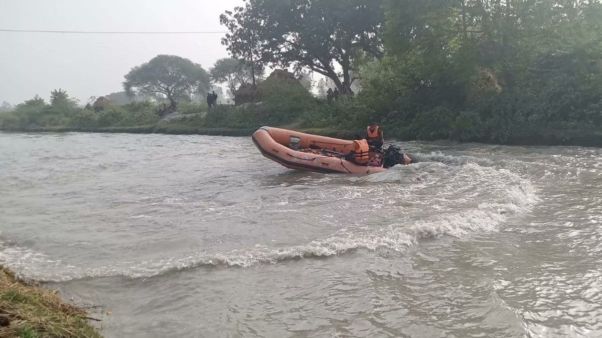 24 घण्टे बाद भी मासूम दो बेटियों का शव नही हुआ बरामद