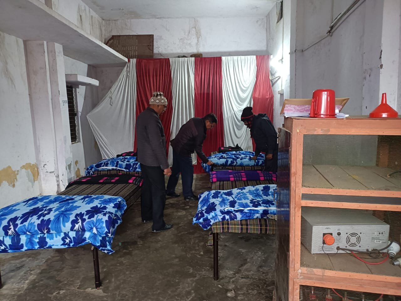 Raibareli-उपजिलाधिकारी ने नगर पंचायत में बने रैन बसेरों का आकस्मिक निरीक्षण किया।