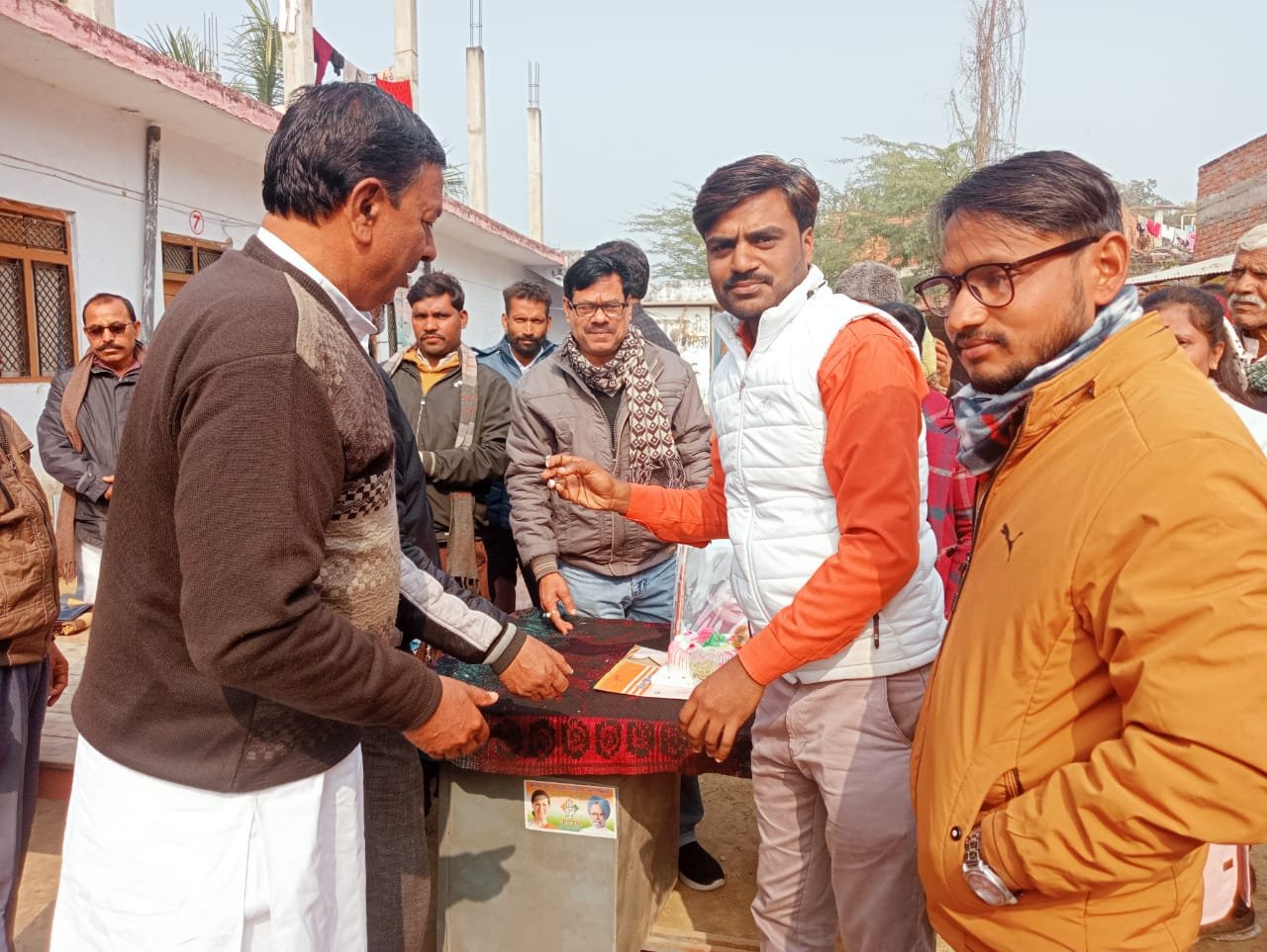 Raibareli-राष्ट्रीय महासचिव प्रियंका गांधी के जन्मदिन पर जरूरतमंदों को बांटे गए कंबल*