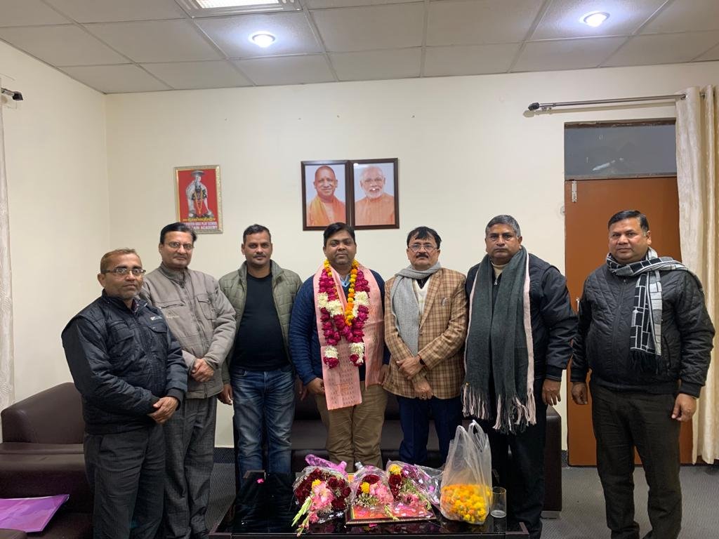 Raibareli-सम्मानित किए गए फिरोज गांधी पॉलिटेक्निक के निदेशक।*