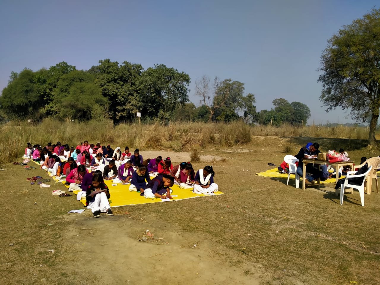 Raibareli-शीतलहर की छुट्टी खत्म होने के बाद खुले विद्यालय* 