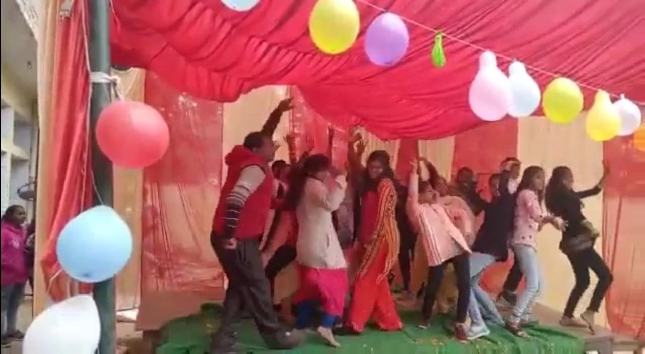 Raibareli-शिक्षा के मंदिर को किया गया शर्मसार,वीडियो वायरल...पढ़ें पूरी खबर...*