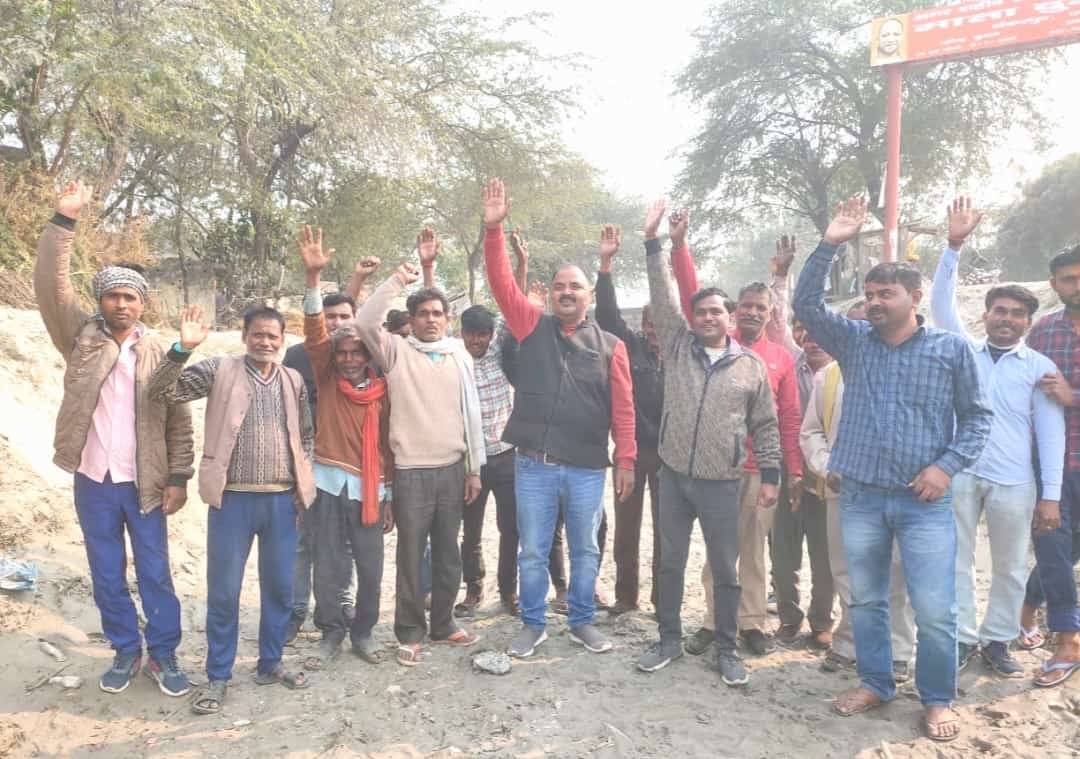 Raibareli-नहरों में पानी ना आने से किसानों में नाराजगी दिखी