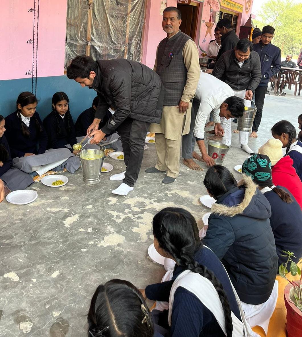 Raibareli-सरस्वती विद्या मंदिर इंटर कॉलेज में समरसता भोज का किया गया आयोजन*