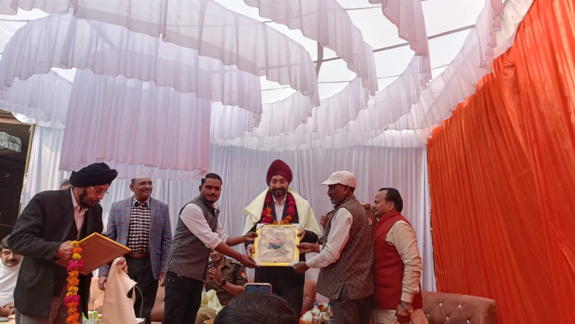 Raibareli-किसान पिसाई केंद्र का उद्घाटन व्यापार मंडल के अध्यक्ष बसंत सिंह बग्गा ने किया।