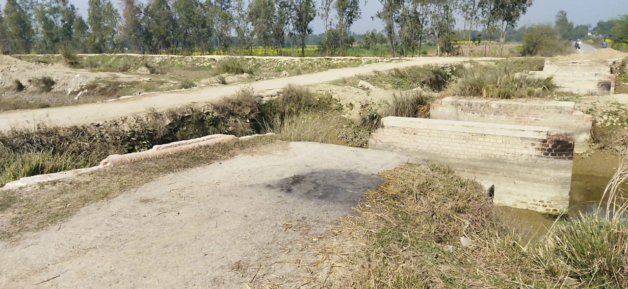 Raibareli-2 साल से नहीं बना पुल आवागमन में हो रही है दिक्कत