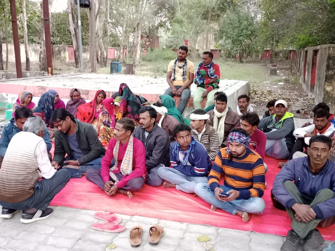 रायबरेली-चारा भूसा वा मजदूरों की मजदूरी ना मिलने से नाराज गौ सेवक अनुज उपाध्याय ब्लॉक में  धरने पर बैठे,,,?