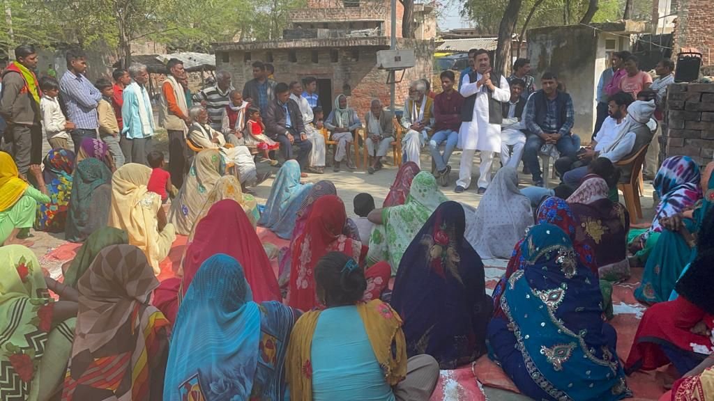 रायबरेली-नुक्कड़ सभा वा चौपाल लगाकर लोगों को भारत जोड़ो यात्रा के बारे में दी जानकारी,,,,,