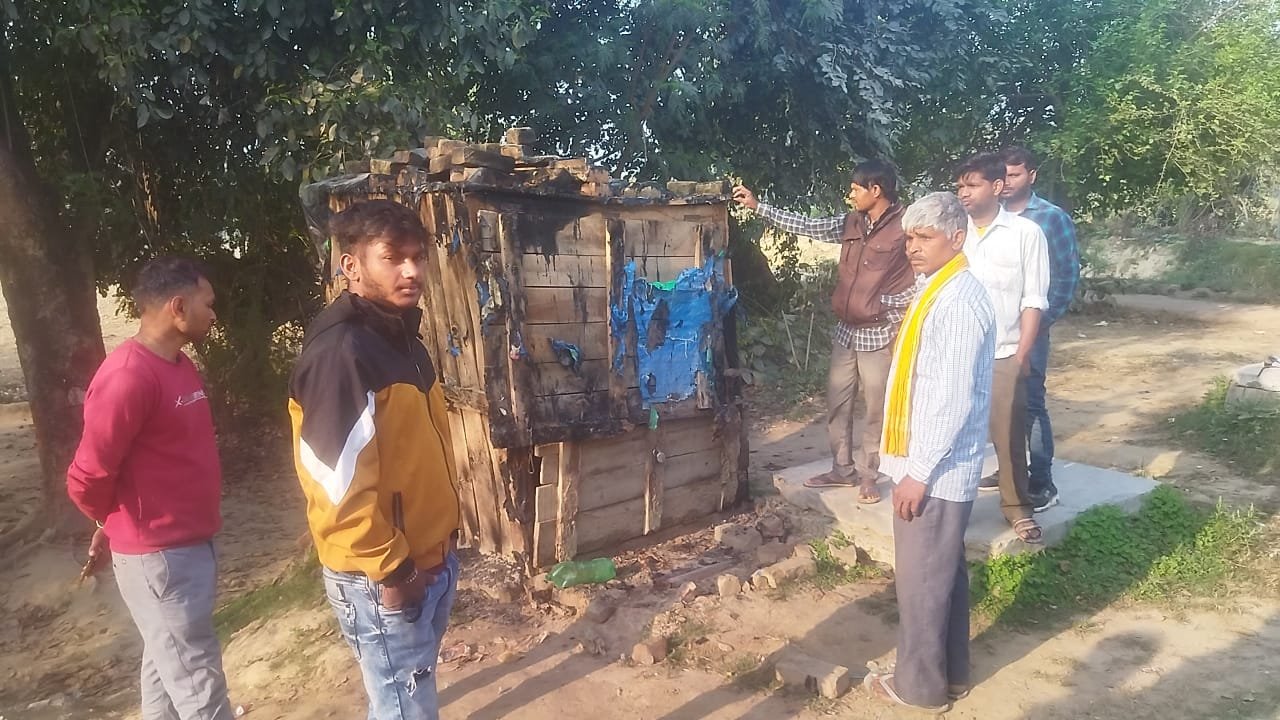 रायबरेली-अराजक तत्वों पर सैलून की दुकान में आग लगाने का आरोप।