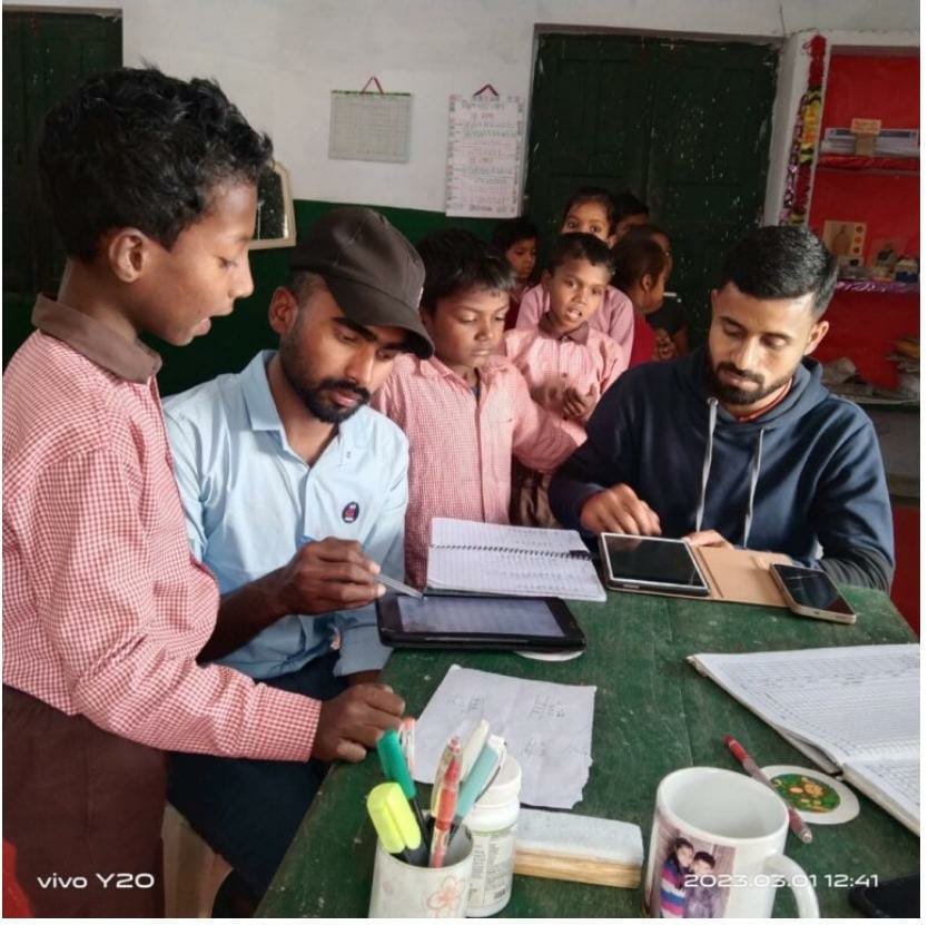 Raibareli-प्राथमिक विद्यालय जगतपुर निपुड़ लक्ष्य के अंतर्गत बच्चों को किया गया शिक्षित * 