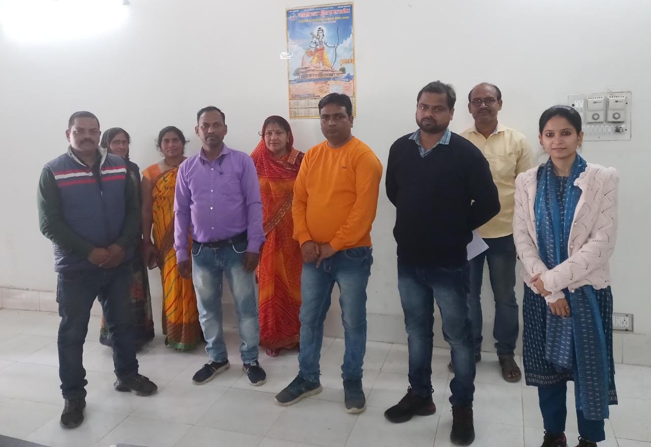 Raibareli-ग्राम पंचायत नीबी में राज्य ग्रामीण आजीविका मिशन सरेनी द्वारा की गयी बैठक*