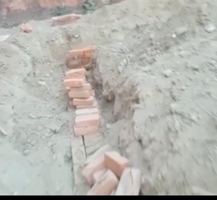 रायबरेली-सीएचसी में पीली ईंटों पर खड़ी हो रही लैब की बुनियाद,जिम्मेदार बेखबर,,,,