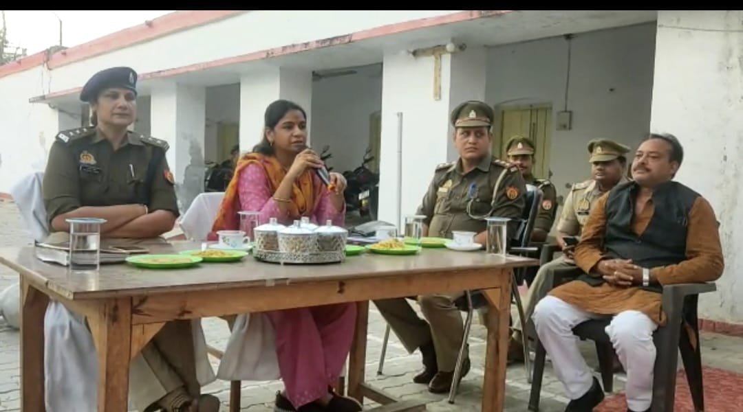 Raibareli-एक मोहल्ला एक होली को लेकर प्रशासन ने व्यापारियों के साथ की बैठक