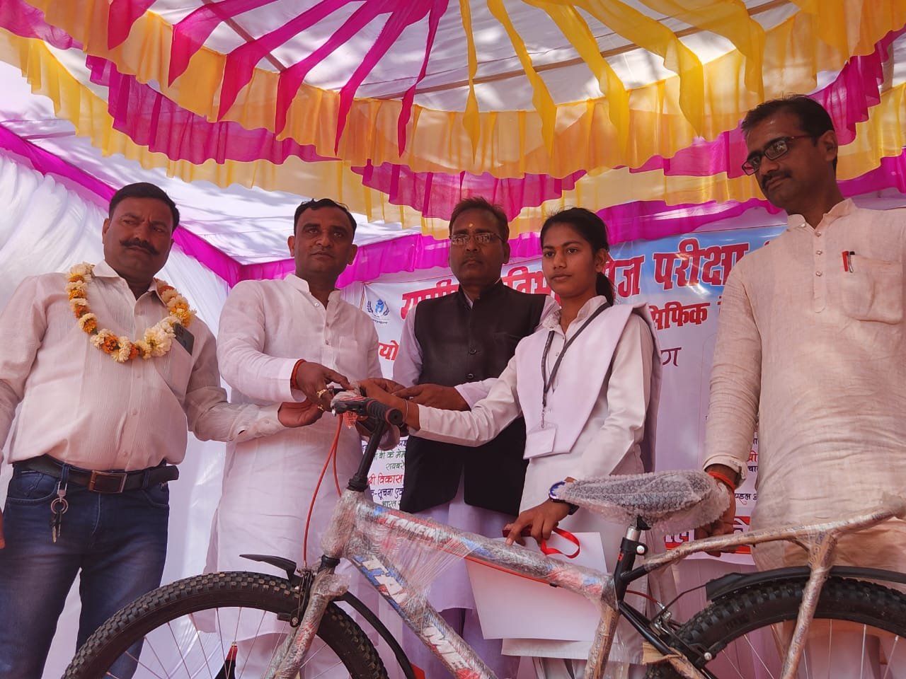 Raibareli-ग्रामीण प्रतिभा खोज परीक्षा के मेधावियों को किया गया पुरस्कृत*