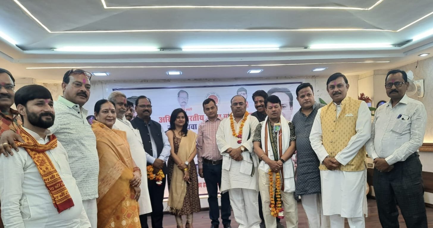 Raibareli-व्यापारियों द्वारा मनाई गई फूलों की होली