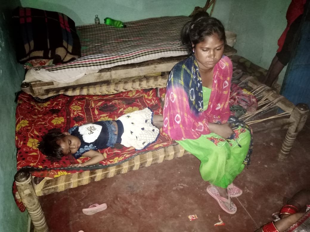 रायबरेली-तीन वर्षीय बच्ची के साथ आत्महत्या के नियत से गंगा नदी में कूदी, ग्रामीणों ने बचाया,,