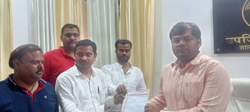 Raibareli-साप्ताहिक बंदी को लेकर एसडीएम को सौंपा ज्ञापन