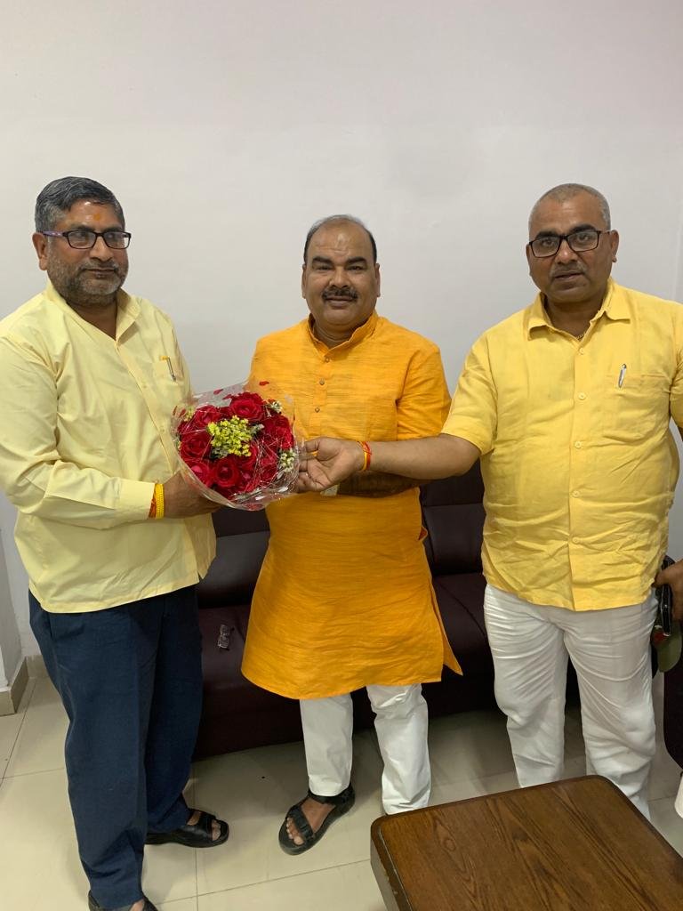 Raibareli-शिक्षकों के प्रतिनिधिमंडल ने शिक्षक विधायक से की मुलाकात