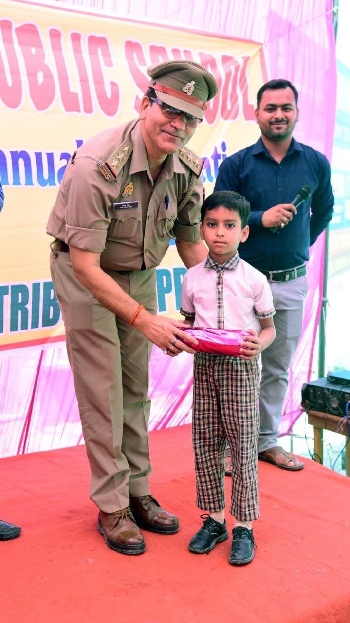 रायबरेली-न्यू एक्सेल पब्लिक स्कूल में  वार्षिक परीक्षाफल वितरण समारोह आयोजित,,,,,