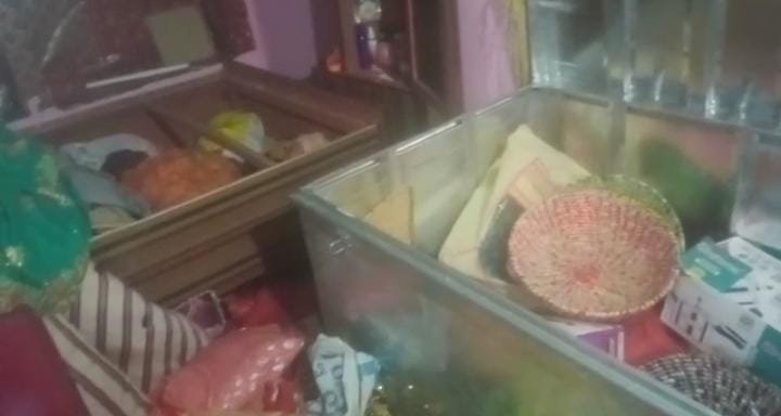 रायबरेली-छत के रास्ते घर में घुसे चोरों ने पार किया लाखों का माल,,,,