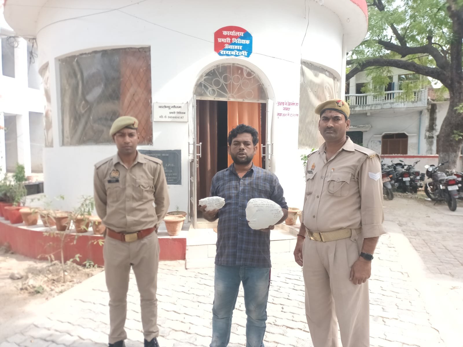 रायबरेली-ऊंचाहार पुलिस एक युवक 1100 ग्राम गांजे के साथ गिरफ्तार कर भेजा जेल,,,