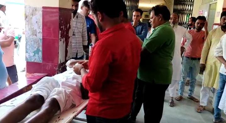 रायबरेली -बस स्टैंड पर तेज रफ्तार बोलेरो ने बाइक सवार को मारी  टक्कर दो घायल, एक रेफर 