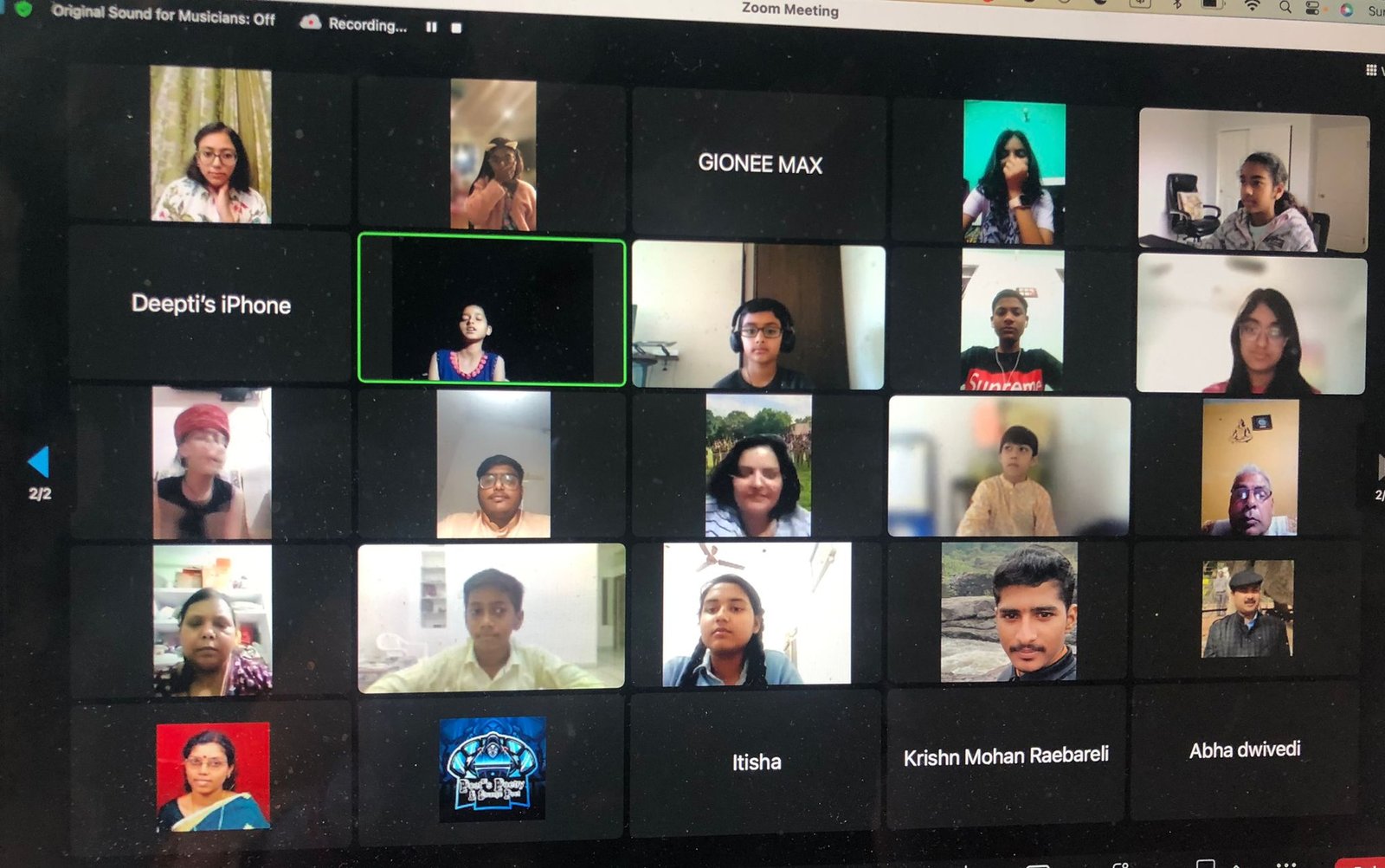 मां की गोद है हिंदी, पिता का प्यार है हिंदी..