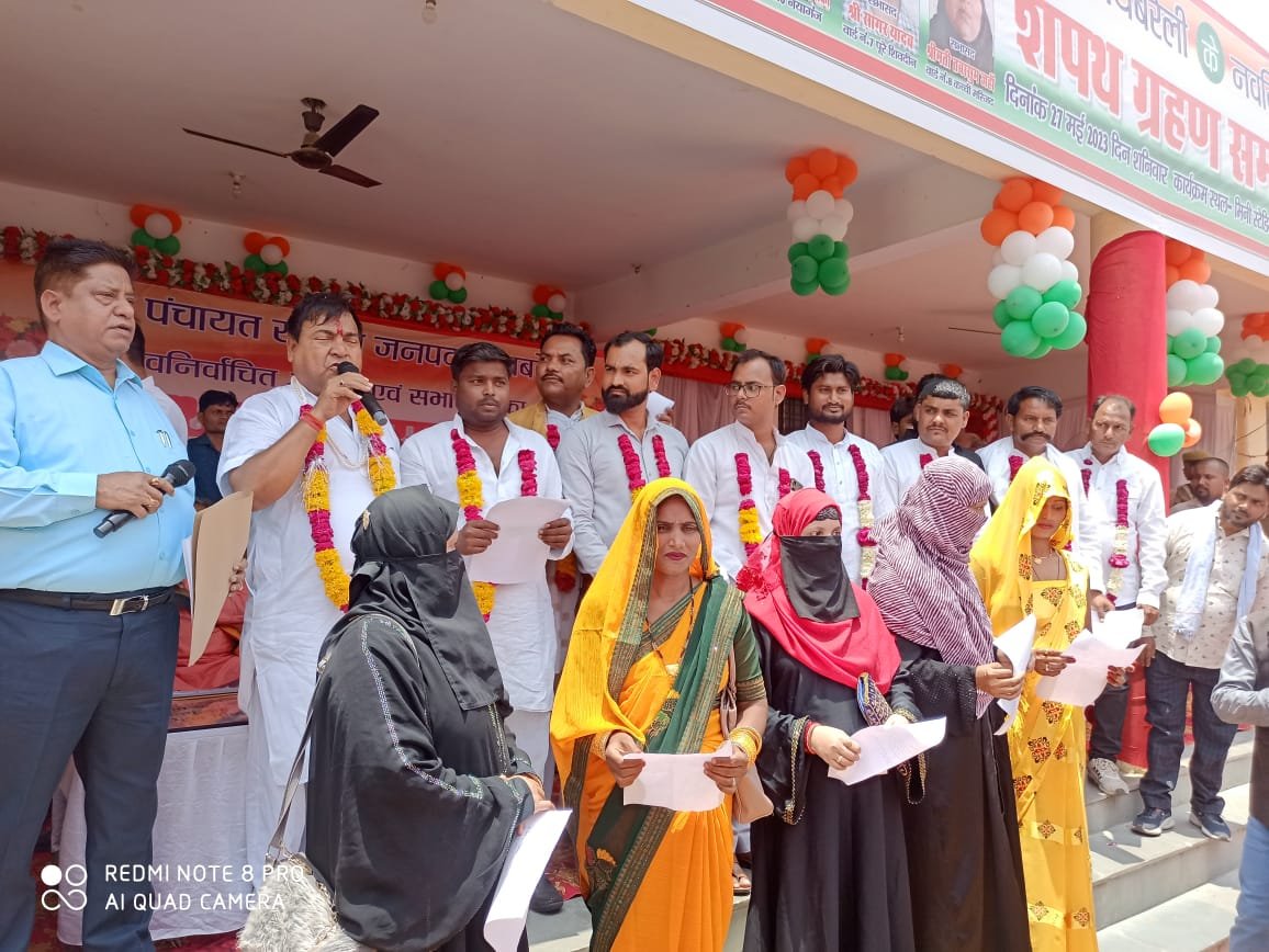 Raibareli-नवनिर्वाचित अध्यक्ष एवं सभासदों को पद एवं गोपनीयता की शपथ एसडीएम ने दिलाई।