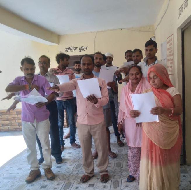 रायबरेली-ग्राम पंचायतों में स्वच्छ भारत मिशन योजना के तहत प्रभात फेरी निकालकर ग्रामीणों को स्वच्छता के तहत किया गया जागरूक