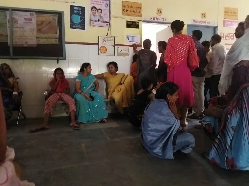 Raibareli-अस्पताल में मरीजों की संख्या बढ़ी बीमारियां जोरों पर*