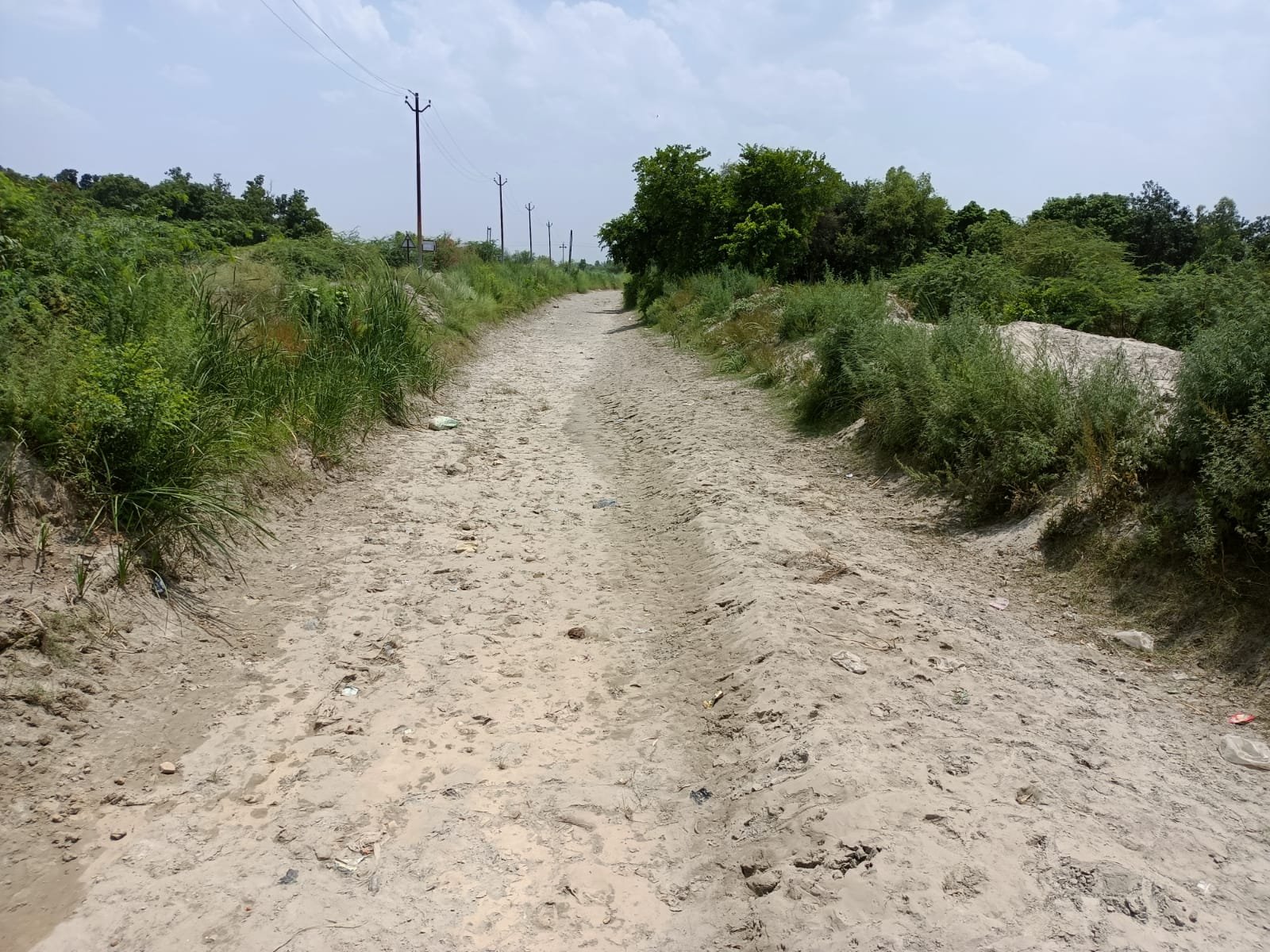 Raibareli-नहरों में पर्याप्त पानी ना आने से किसानों में आक्रोश 