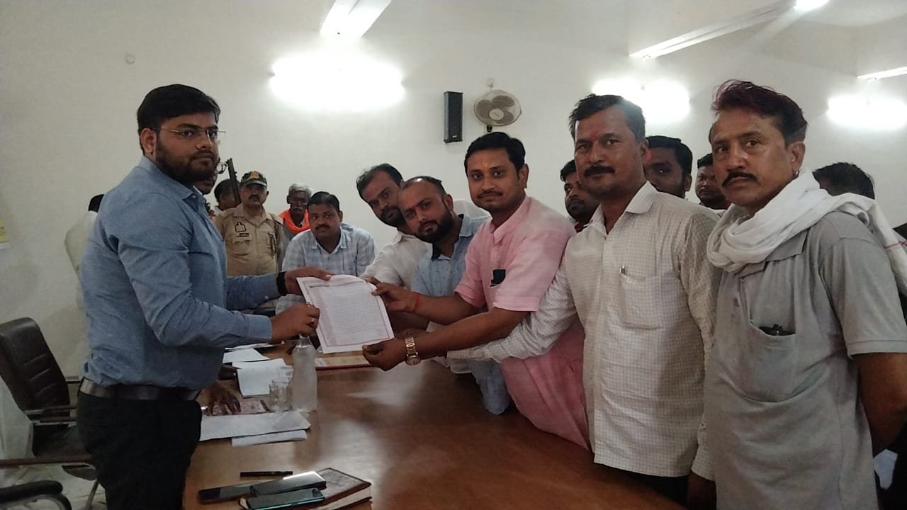 Raibareli-अघोषित बिजली कटौती न सुधरी तो व्यापार मंडल आंदोलन के लिए होगा बाध्य : विवेक शर्मा*