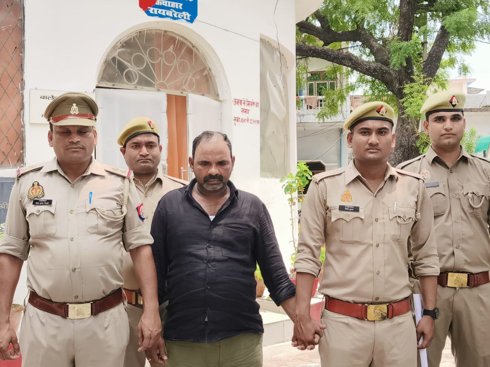 रायबरेली-लूट की घटना का पुलिस ने किया खुलासा,एक गिरफ्तार एक फरार,,,,,