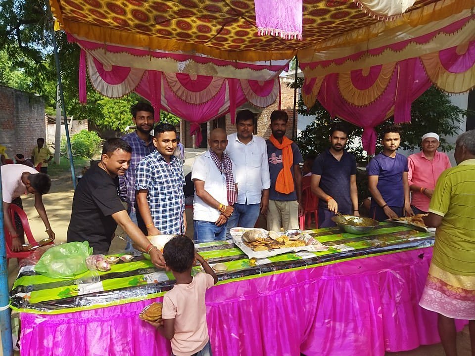 रायबरेली-सावन के  सोमवार को किया गया भंडारे का आयोजन*