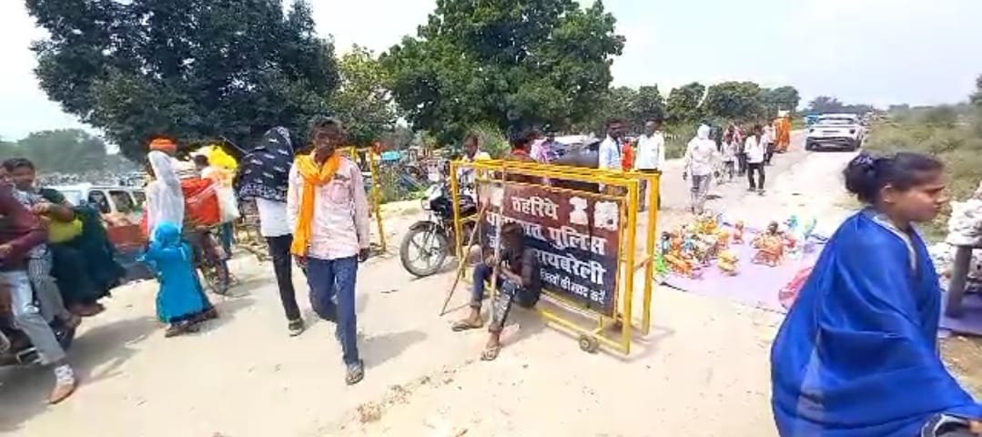 Raibareli-मंदिर परिसर से श्रद्धालुओं की दो बाइक , चौदह मोबाइल चोरी , जांच में जुटी पुलिस 