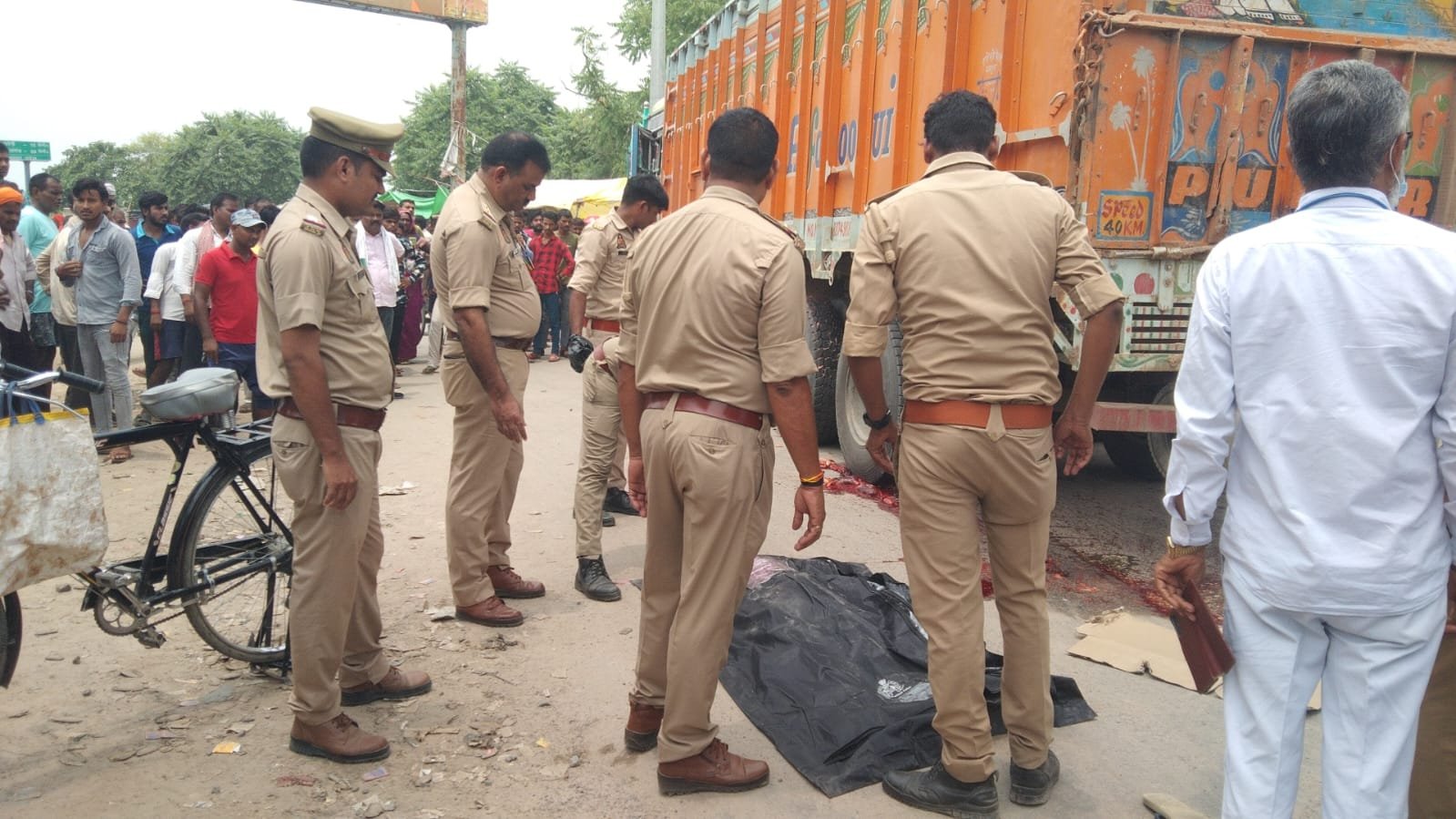 Raibareli-अधेड़ की ट्रक से कुचलकर हुई दर्दनाक मौत