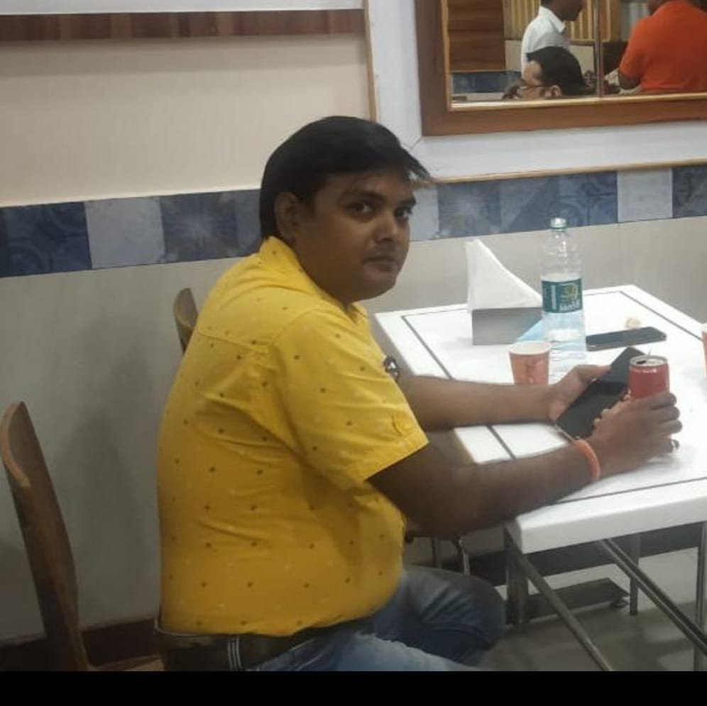 रायबरेली-कैंटीन के बाहर चाय पी रहे सीएचसी लिपिक के उपर टूटकर गिरा बिजली का तार,मौत 