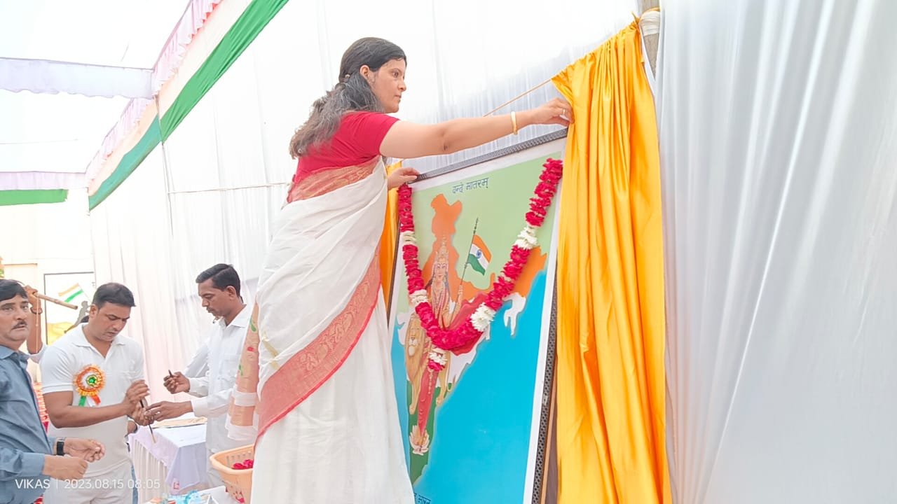 77वां स्वतंत्रता दिवस जनपद में पूर्ण गरिमामय एवं हर्षोल्लास के साथ मनाया गया।*