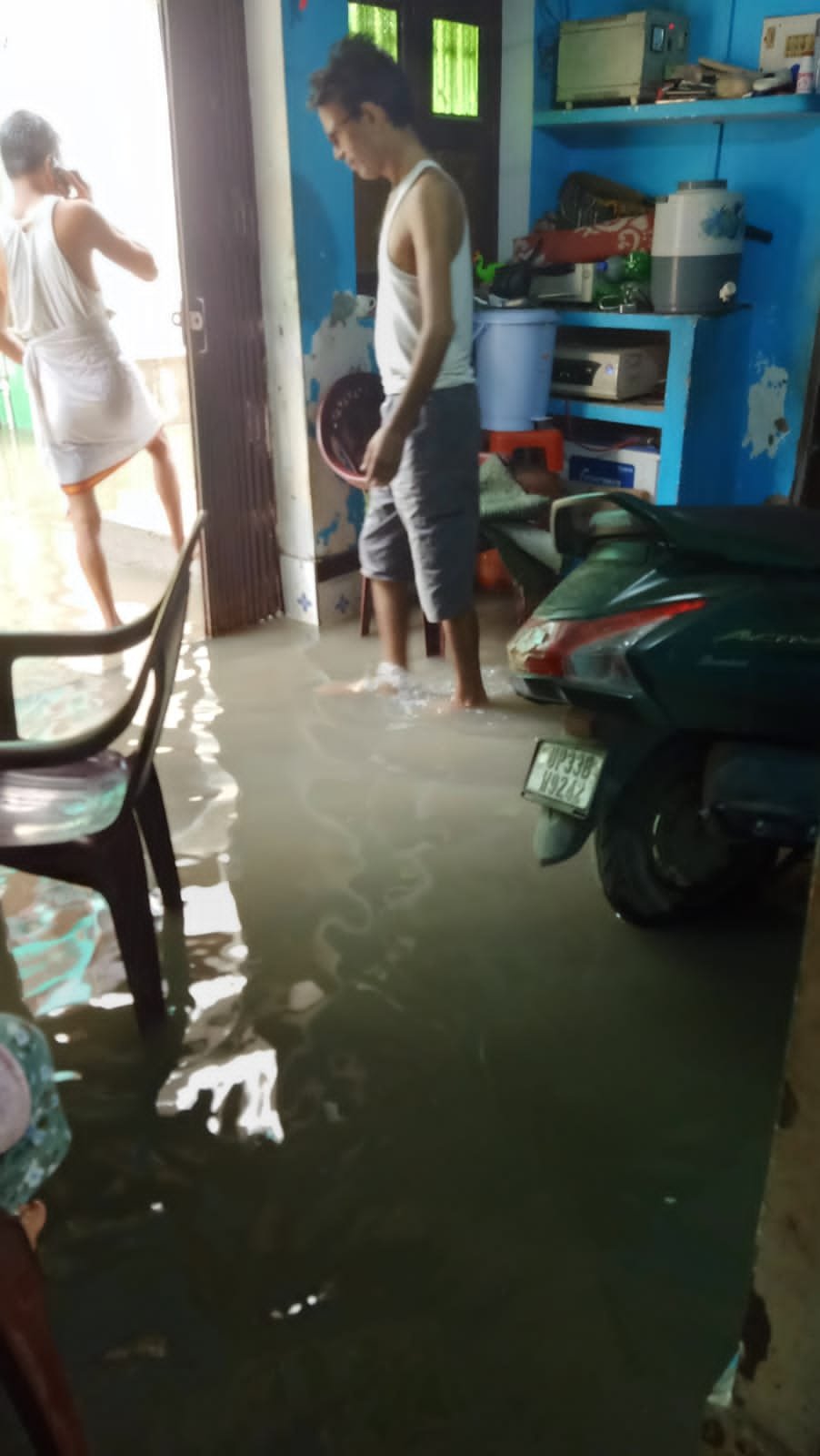 Raibareli-लगभग 500 परिवारों को रेन ने दिया पेन*