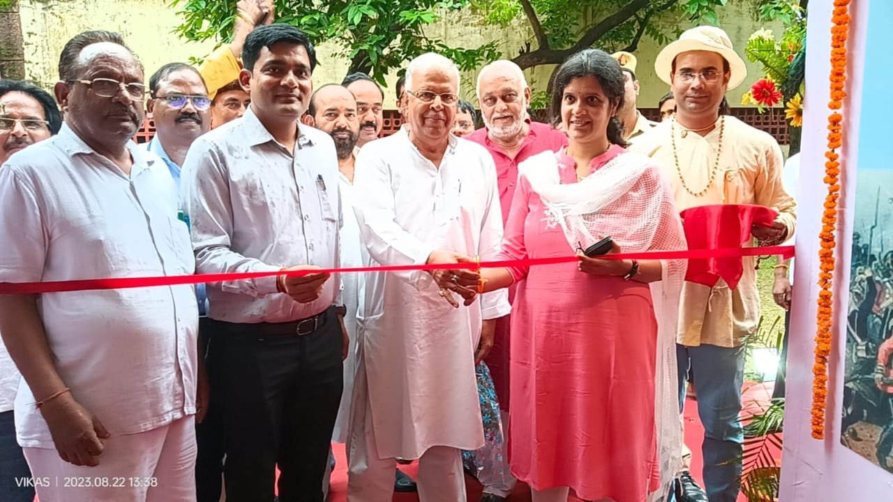 Raibareli-जिलाधिकारी ने तीन दिवसीय प्रदर्शनी का किया शुभारम्भ*