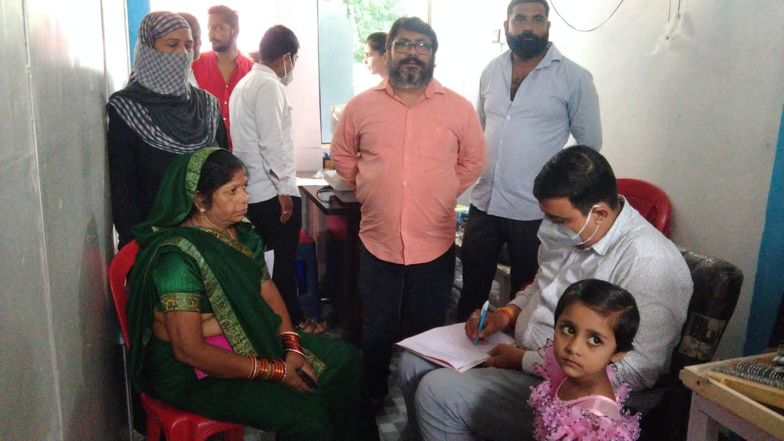 Raibareli-नेत्र शिविर में 300 नेत्र रोगियों का हुआ परीक्षण*