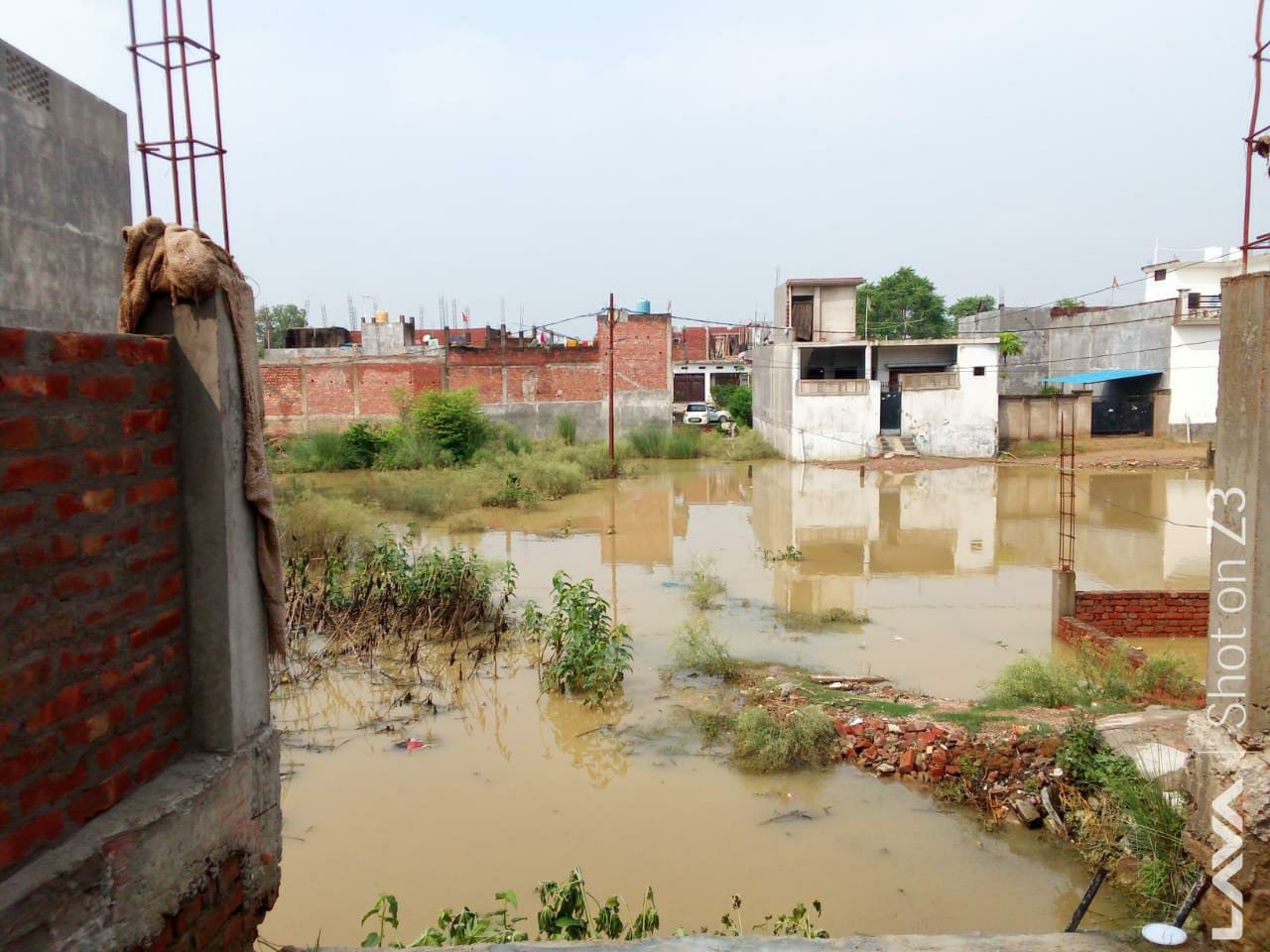 जल भराव की समस्या से जूझ रहे आचार्य द्विवेदी नगर मोहल्ले के लोग*