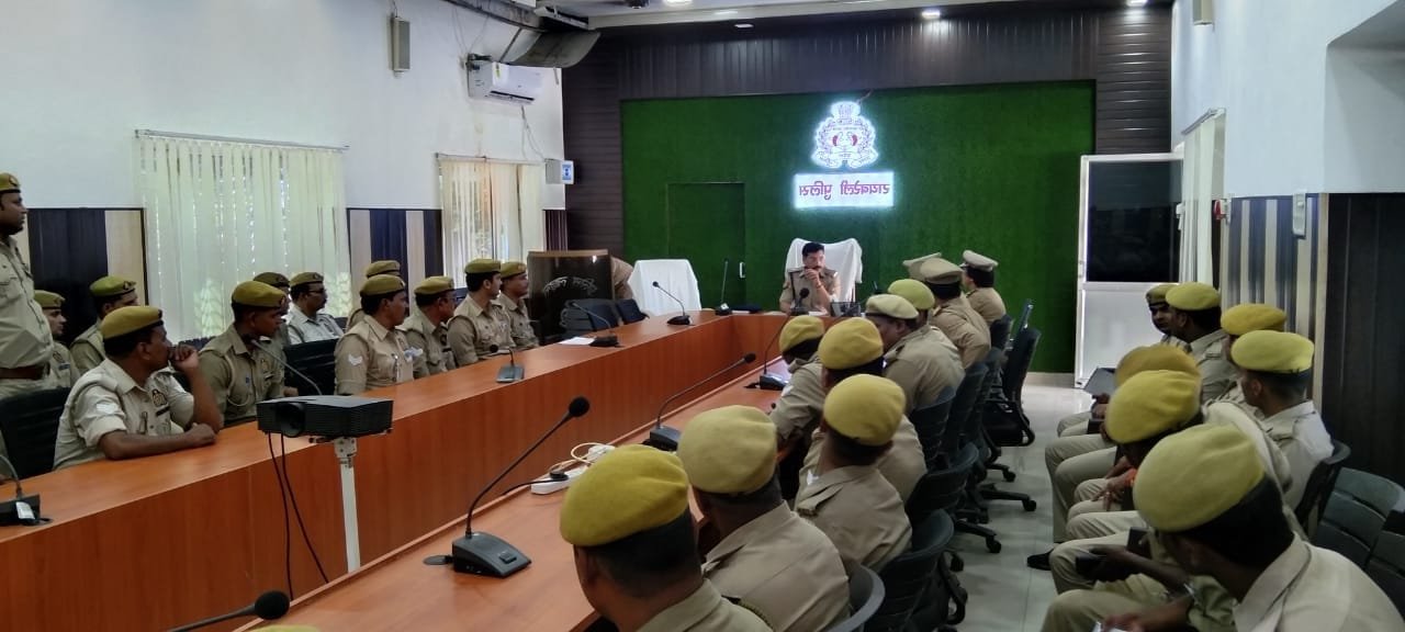 Raibareli-अपर पुलिस अधीक्षक द्वारा डायल-112 व सभी थानों की एंटी रोमियो टीम के साथ गोष्ठी का आयोजन