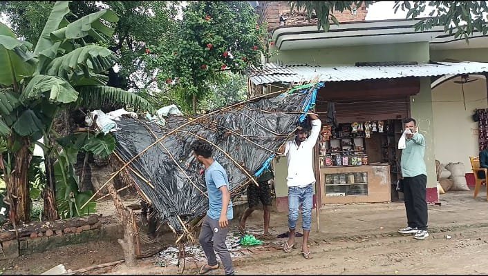 रास्ते की जमीन पर हो रहे अवैध कब्जे को खाली कराया