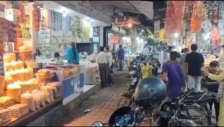 Raibareli-खाद्य सुरक्षा विभाग की टीम ने भरे नमूने