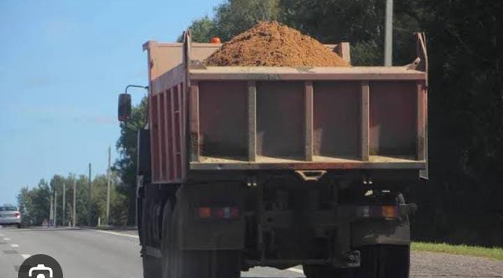 रायबरेली-अरखा ऐश डाइक पर लम्बे समय से चलनरहा है राख ओवरलोडिंग का गोरखधंधा,जिम्मेदार बेखबर,,,