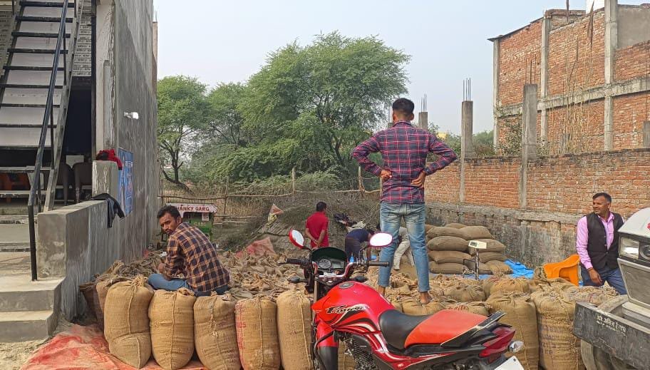 रायबरेली-भारतीय खाद्य निगम क्रय केंद्र में प्रभारी की आगे नियम कानून हुआ बौना,,,,,?