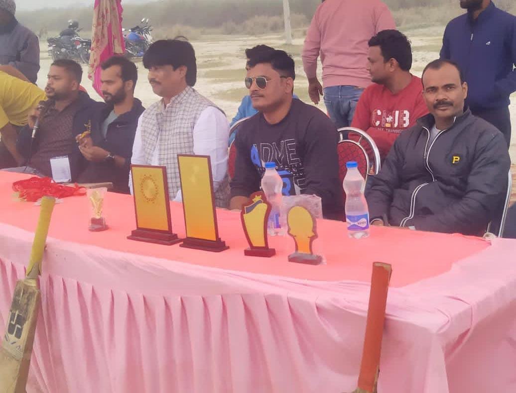 रायबरेली-मिर्जापुर एहारी क्रिकेट टूर्नामेंट का उद्घाटन बीडीसी संघ के प्रदेश उपाध्यक्ष मनीष कौशल ने किया,,,