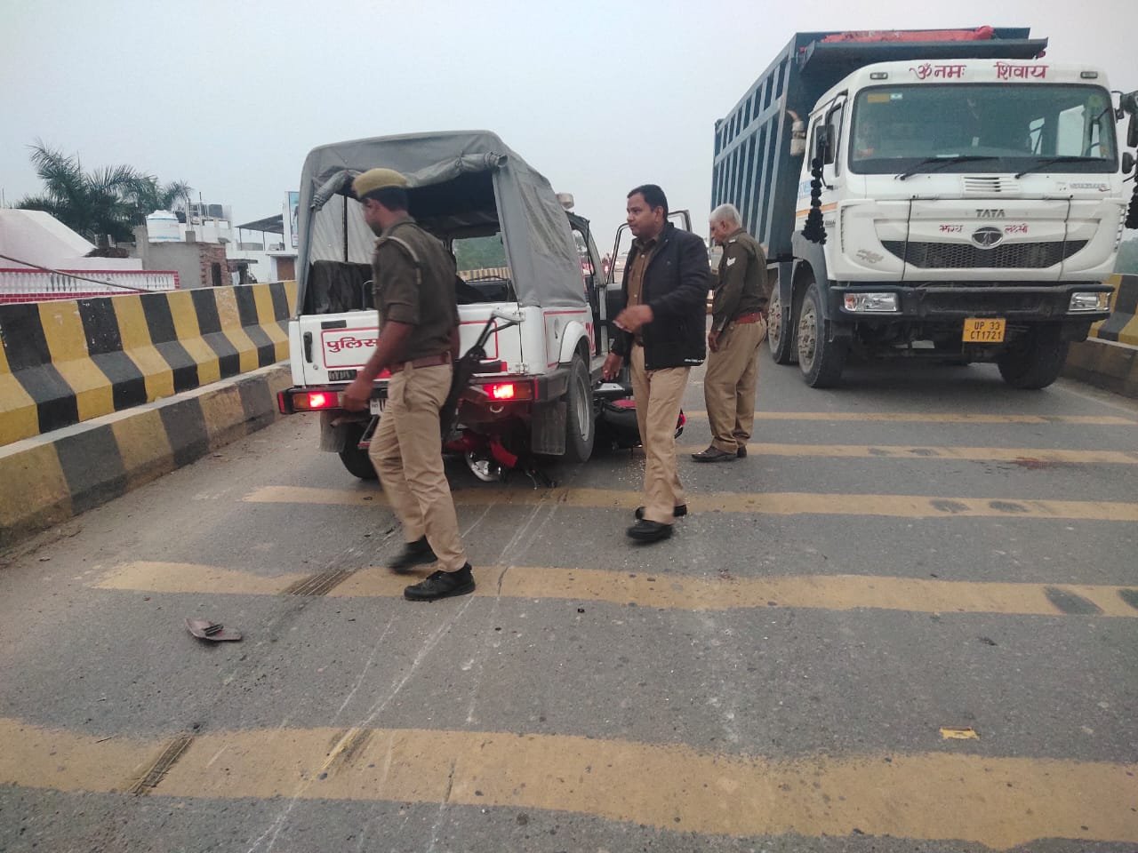 रायबरेली-न्यायाधीश की सुरक्षा में लगी पुलिस स्कार्ट की एक तेज रफ्तार गाड़ी ने बाइक सवार को रौंदा