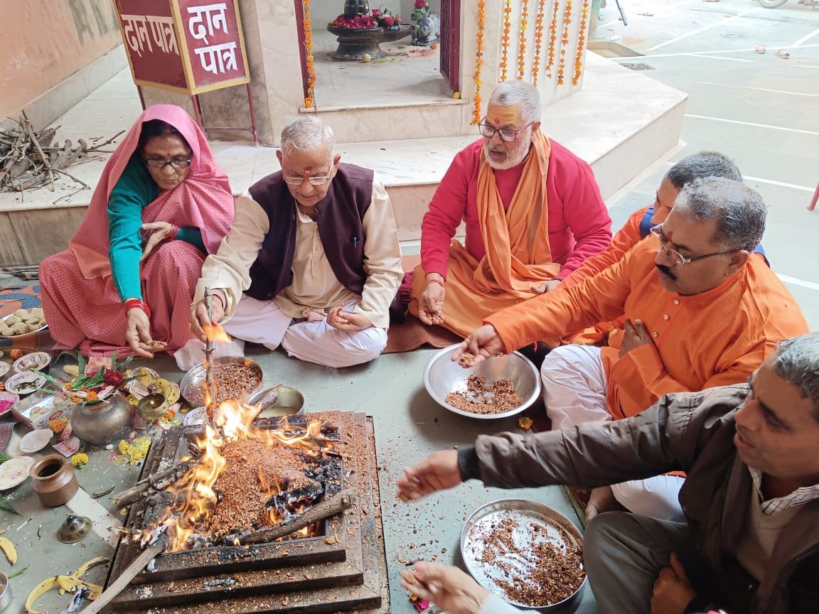 हवन पूजन के साथ चतुर्थ दिवसी संत सम्मेलन का हुआ शुभारंभ